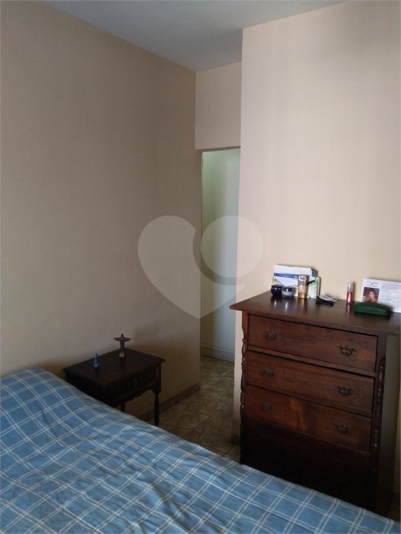 Apartamento duplex, espaçoso, ensolarado. Ideal para uma bela modernização.