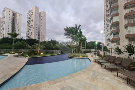 Apartamento à venda com 3 quartos, sendo 1 suíte,  em Vila Anastácio, São Paulo, SP