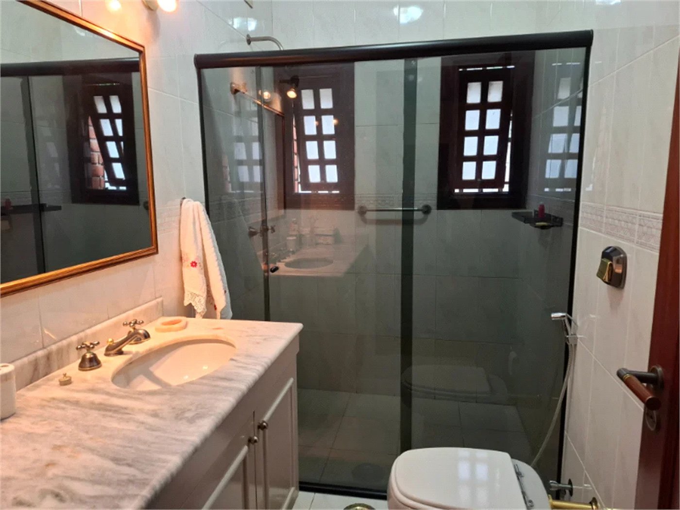 Sobrado à venda com 4 quartos, sendo 2 suítes, em Jardim Leonor, São Paulo, SP