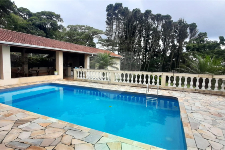 Sobrado para alugar com 4 suítes em Roseira, Mairiporã, SP