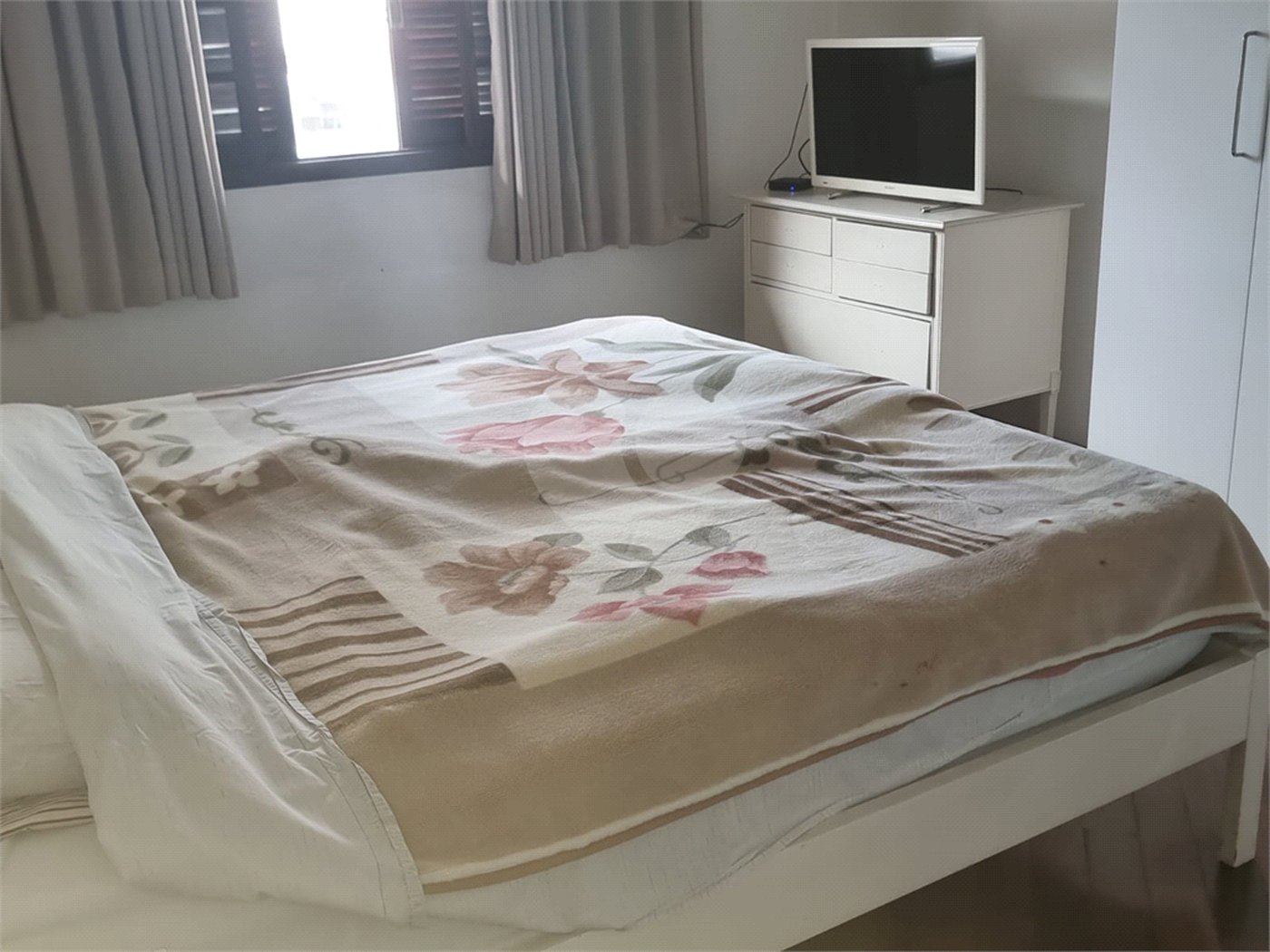 Sobrado à venda ou para alugar com 3 quartos, sendo 2 suítes,  em Ferreira, São Paulo, SP