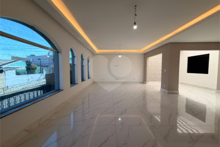 Casa à venda com 5 quartos, sendo 4 suítes, em Vila Rosália, Guarulhos, SP