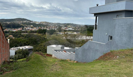 Terreno à venda com 1 suíte no condomínio Picollo Villaggio, Louveira - SP