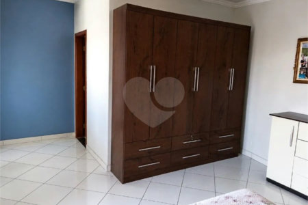 Sobrado à venda com 4 quartos, sendo 1 suíte,  em Residencial Monte Verde, Indaiatuba, SP