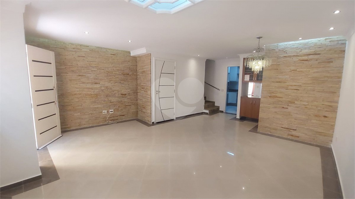 Casa para alugar com 3 quartos, sendo 1 suíte, no condomínio Santanna, São Paulo - SP
