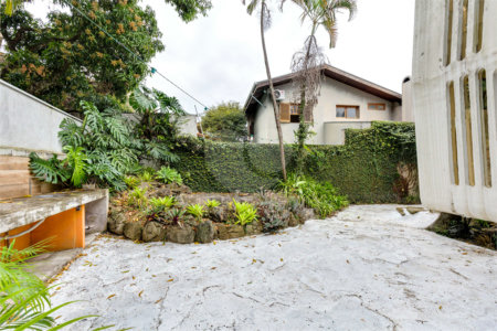 Casa de Vila à venda ou para alugar com 4 quartos, sendo 1 suíte, em Granja Julieta, São Paulo, SP
