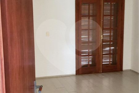 Casa à venda com 4 suítes no condomínio Real Park, Mogi das Cruzes - SP