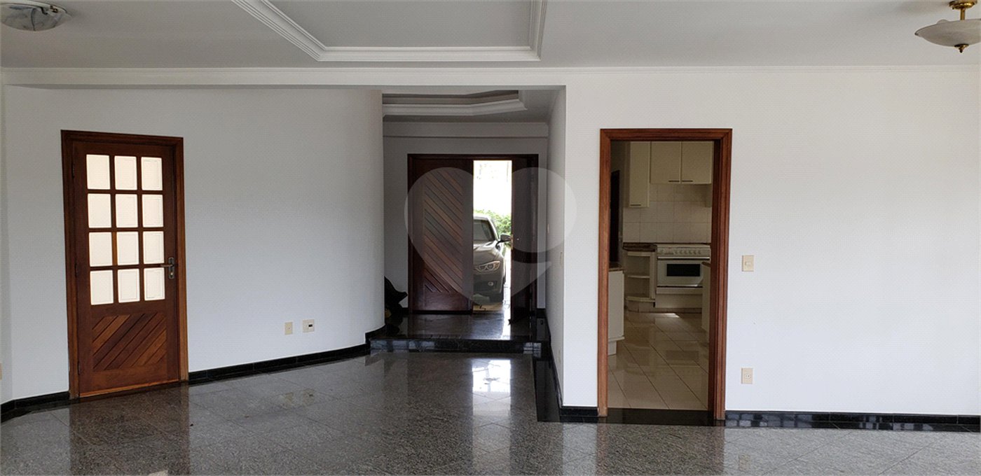 Casa à venda com 4 suítes no condomínio Real Park, Mogi das Cruzes - SP