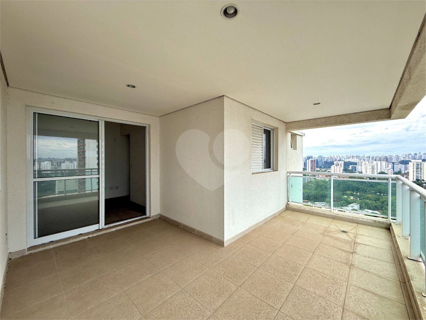 Apartamento à venda com 2 quartos, sendo 1 suíte, em Alto da Boa Vista, São Paulo, SP