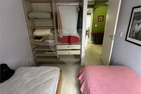Casa à venda com 3 quartos, sendo 2 suítes, no condomínio Townhouse Village Morumbi, São Paulo - SP