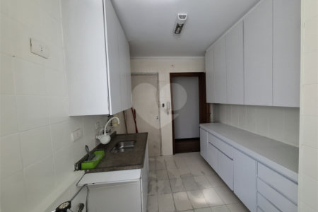 Apartamento à venda com 3 quartos, sendo 1 suíte, em Jardim Marajoara, São Paulo, SP
