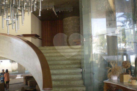 Sobrado à venda com 7 quartos, sendo 4 suítes, em Jardim Petrópolis, São Paulo, SP