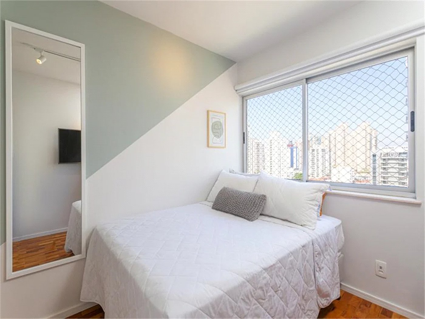 Apartamento à venda com 4 quartos, sendo 1 suíte, em Vila Cordeiro, São Paulo, SP