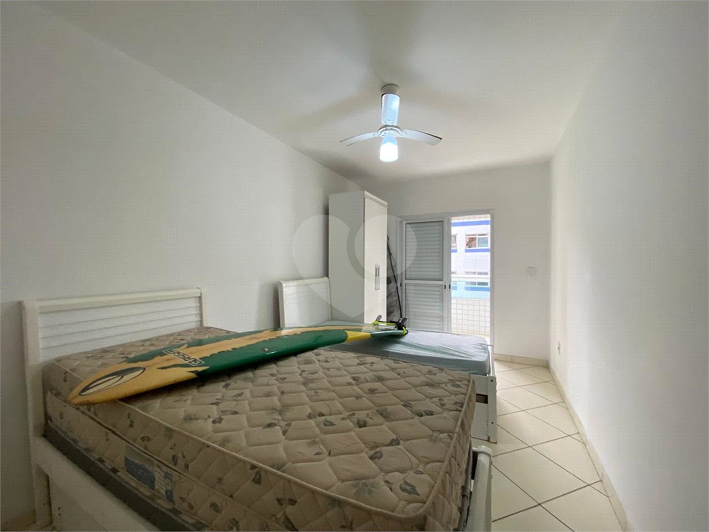 Apartamento à venda com 2 quartos, sendo 1 suíte, em Guilhermina, Praia Grande, SP