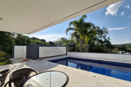 Casa à venda ou para alugar com 5 quartos, sendo 4 suítes, no condomínio Shamballa II, Atibaia - SP