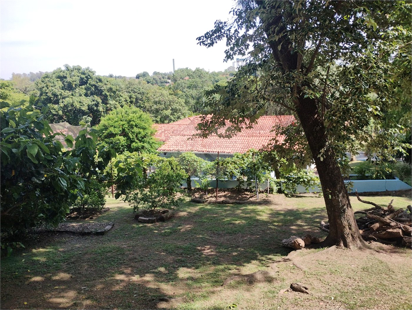 Casa à venda com 5 quartos, sendo 4 suítes, no condomínio Chácaras Flórida, Itu - SP