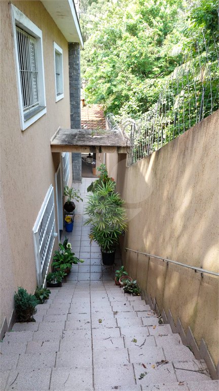 Casa à venda com 7 quartos, sendo 2 suítes, em Jardim Londrina, São Paulo, SP
