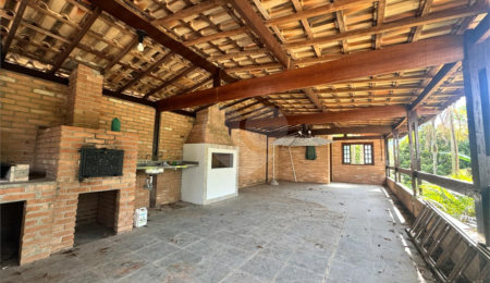 Casa à venda com 5 quartos, sendo 2 suítes,  no condomínio Sausalito, Mairiporã - SP
