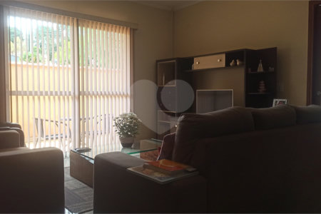 Casa à venda com 3 quartos, sendo 1 suíte, no condomínio Serra da Estrela, Atibaia - SP
