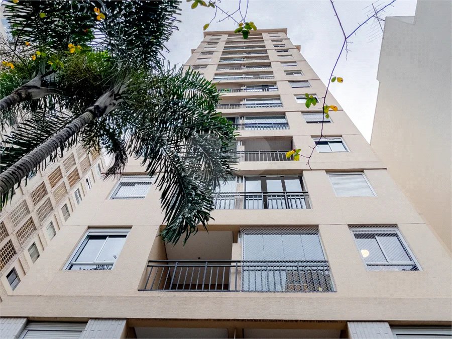 **Apartamento reformado em Higienópolis | 75 m² | 2 dormitórios | 2 banheiros | 1 vaga**