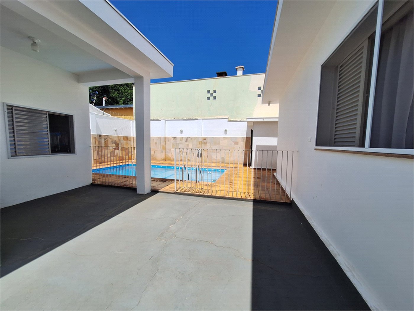 Casa à venda com 2 dormitórios á venda.