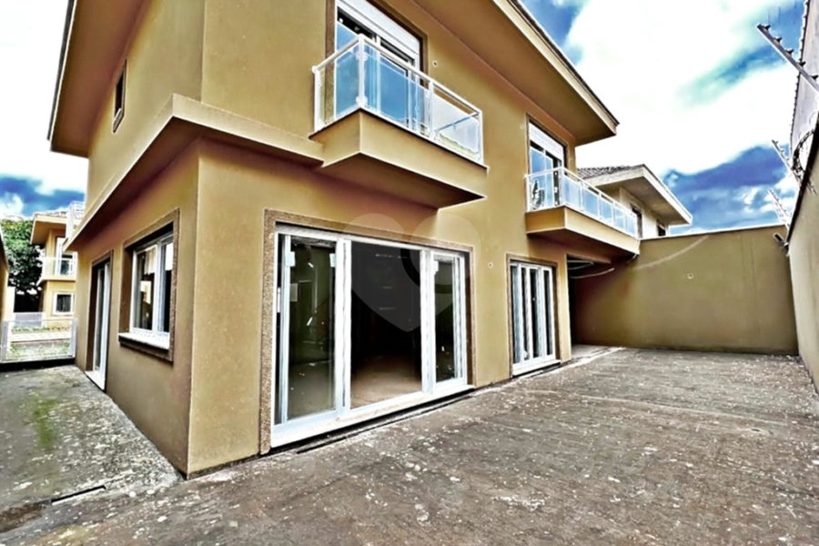 Casa de Alto Padrão à Venda em Condomínio Fechado no Barro Branco | 4 Suíte | 6 Vagas