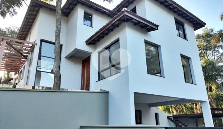 Casa à venda com 4 quartos, sendo 3 suítes,  no condomínio Cantareira, Mairiporã - SP