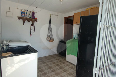 Casa à venda com 4 quartos, sendo 1 suíte, no condomínio Shangri-la, Atibaia - SP