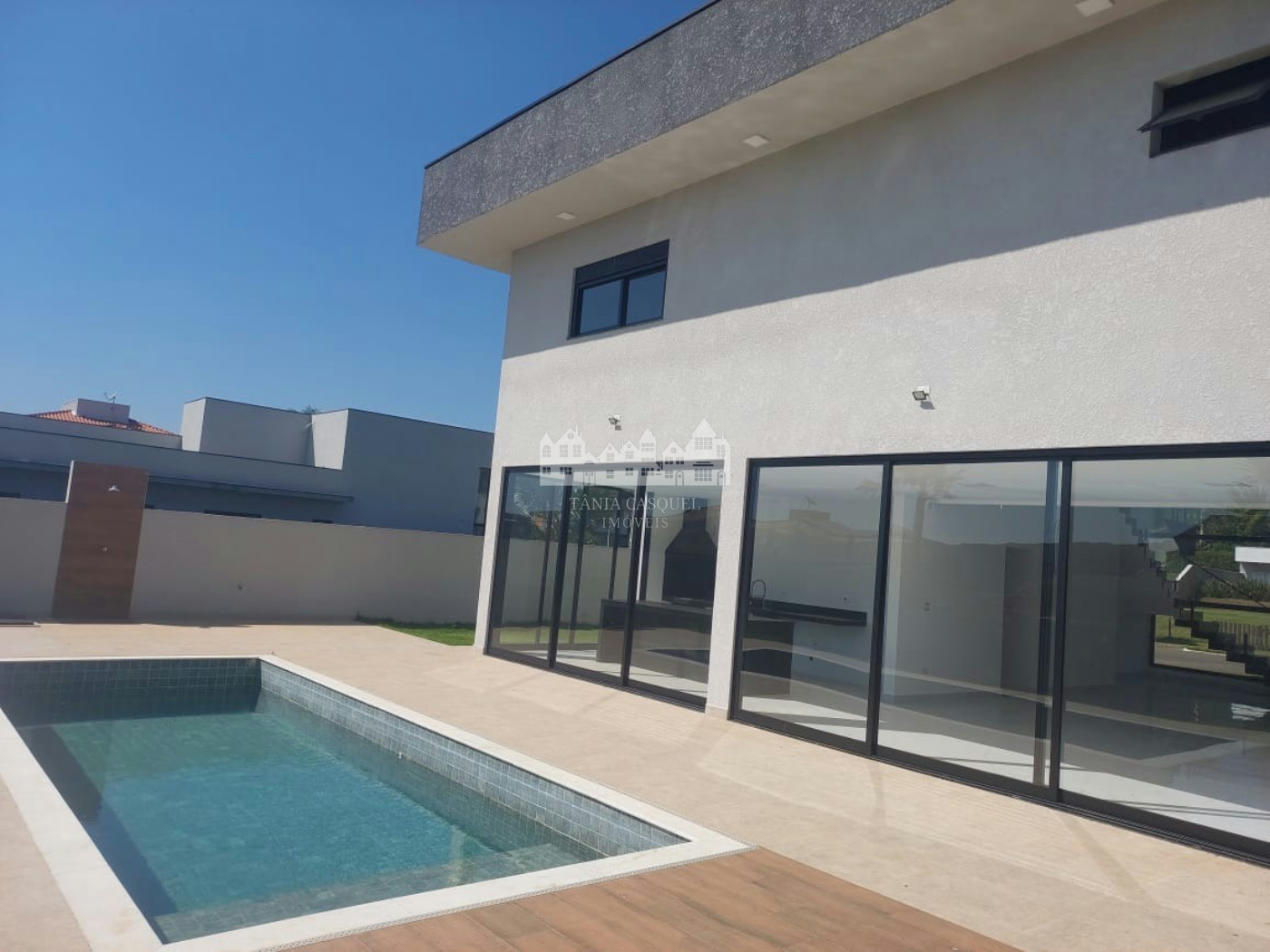 Casa à venda com 4 suítes no condomínio Shambala 2, Atibaia - SP