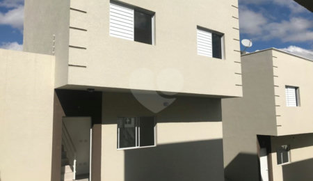 Casa de Vila à venda com 2 quartos em Jardim São Felipe, Atibaia, SP