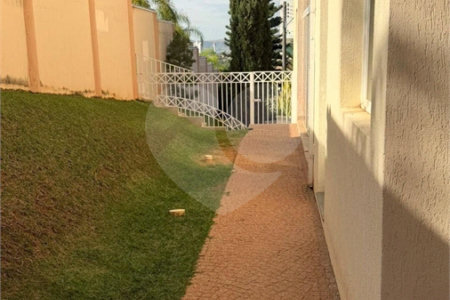 Casa à venda com 4 quartos, sendo 2 suítes, no condomínio Milennium, Valinhos - SP