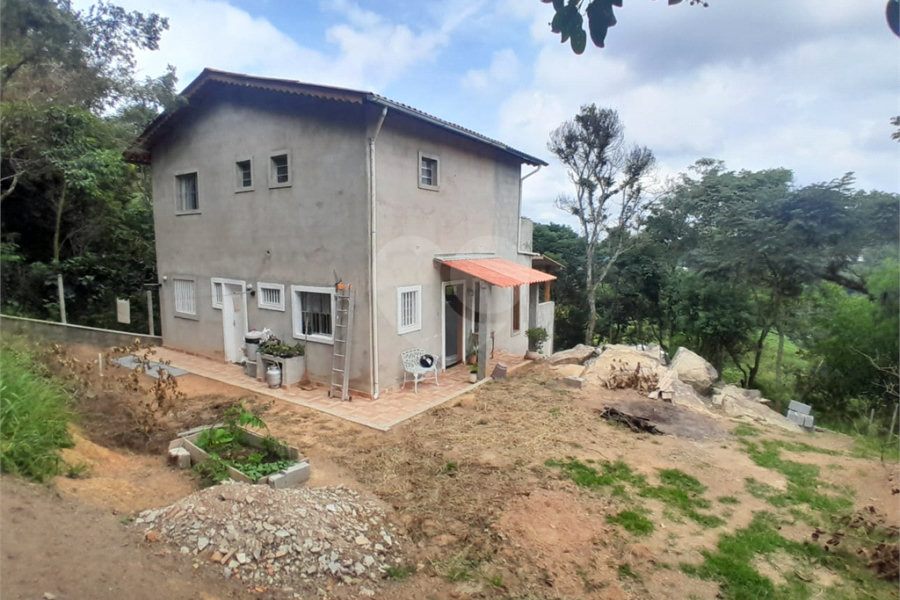 Sobrado à venda com 3 quartos, sendo 1 suíte, em Serra da Cantareira, Mairiporã, SP