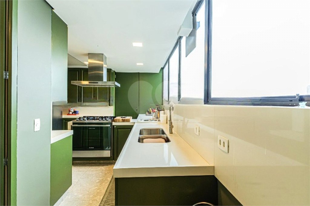 Apartamento à venda com 3 suítes em Vila Suzana, São Paulo, SP