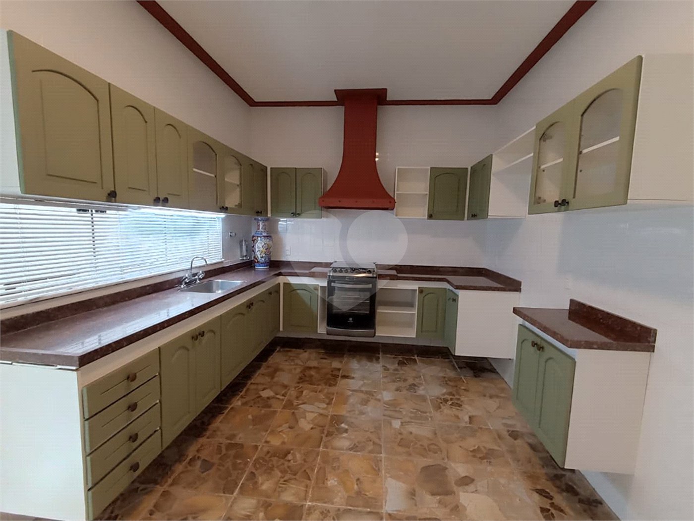 Casa para alugar com 4 quartos, sendo 1 suíte, no Centro, Itapetininga, SP