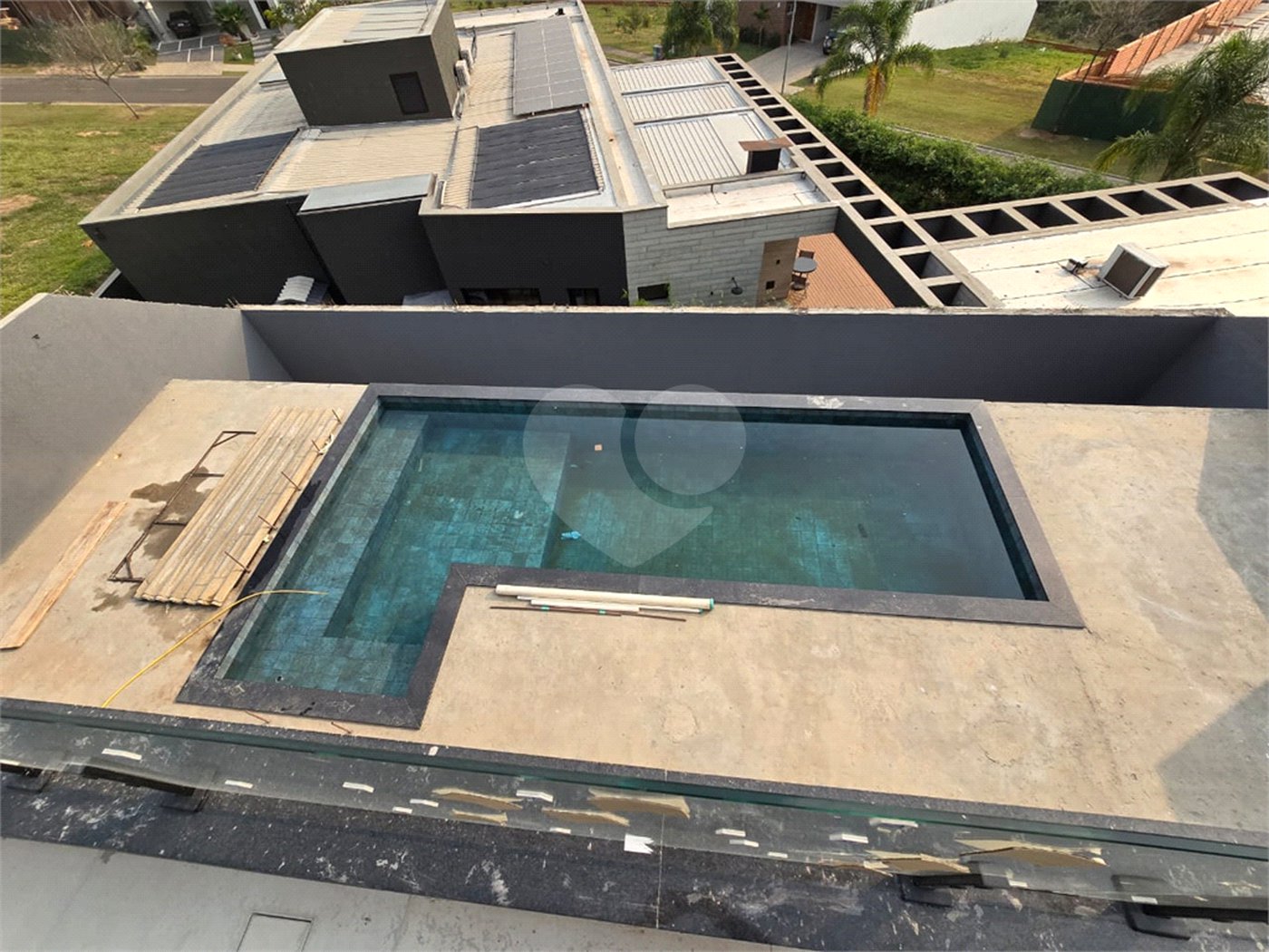Casa à venda com 4 quartos, sendo 3 suítes, no condomínio Alphaville Nova Esplanada 4, Votorantim - SP