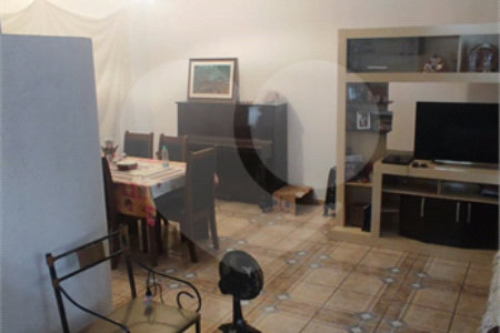 Sobrado à venda com 6 quartos, sendo 1 suíte, em Vila Acoreana, Poá, SP