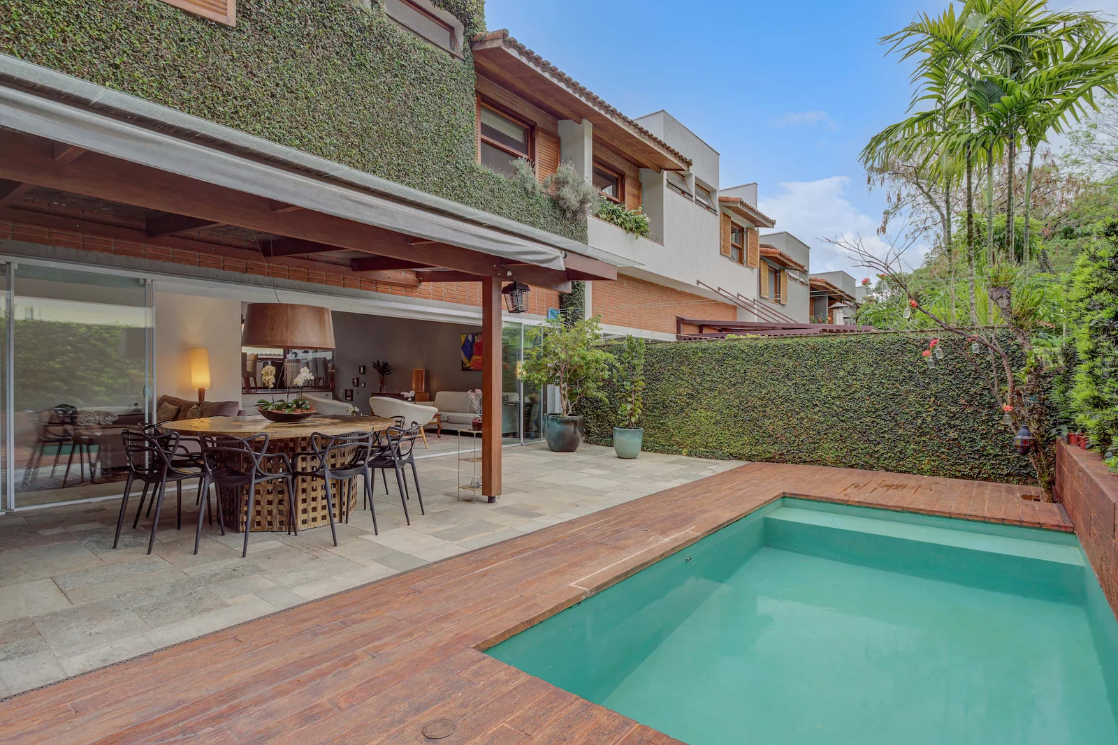 Casa à venda com 4 quartos no condomínio Vila Antonieta, São Paulo - SP