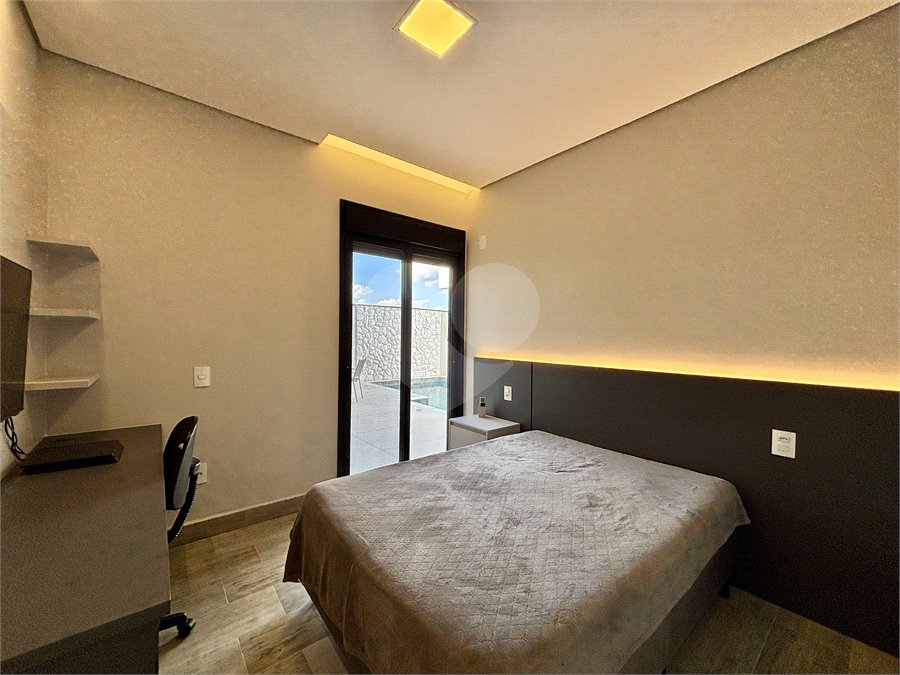 Indaiatuba - Sp - Condominio Maria Candida - R$ 2.250.000,00 - 3 suítes, sendo 1 master com closet e banheiro com duas cubas e dois chuveiros - Escritório - Piscina em Alvenaria aquecida e Hidro com Iluminação - Ar Condicionado instalado em todos os quartos, escritorio, sala e area gourmet