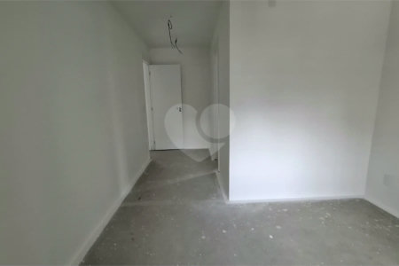 Apartamento à venda com 3 suítes em Vila Pirajussara, São Paulo, SP