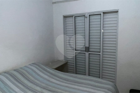 Sobrado à venda com 3 quartos em Cidade Kemel, São Paulo, SP