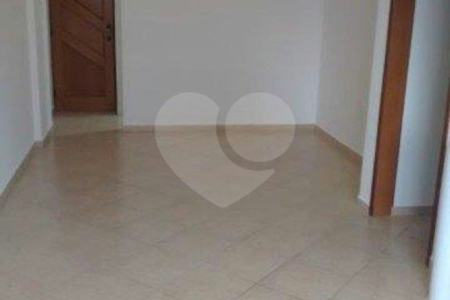 Apartamento à venda com 2 quartos, sendo 1 suíte, em Vila Tupi, Praia Grande, SP