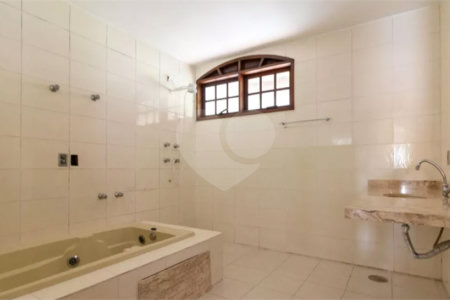 Casa à venda com 4 quartos, sendo 1 suíte, em Vila Tiradentes, São Paulo, SP