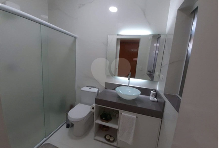 Sobrado à venda com 4 quartos, sendo 1 suíte, em Parque Edu Chaves, São Paulo, SP