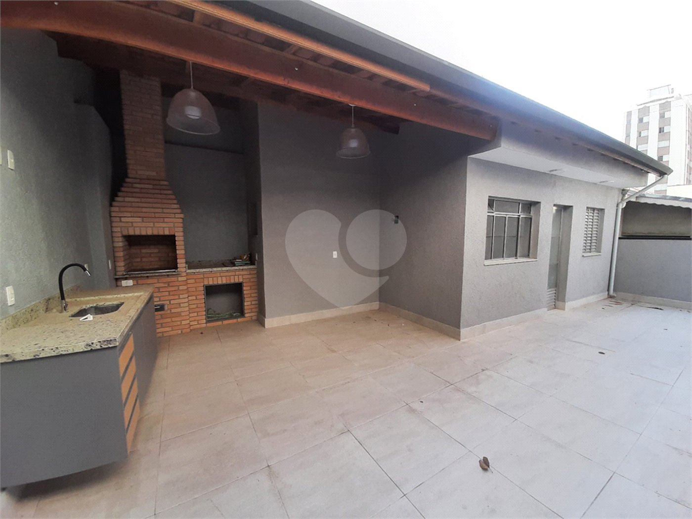 Sobrado à venda com 4 quartos, sendo 3 suítes, em Vila Paulicéia, São Paulo, SP