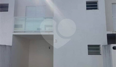Casa à venda com 2 quartos, sendo 1 suíte,  no condomínio Sem Nome, Suzano - SP