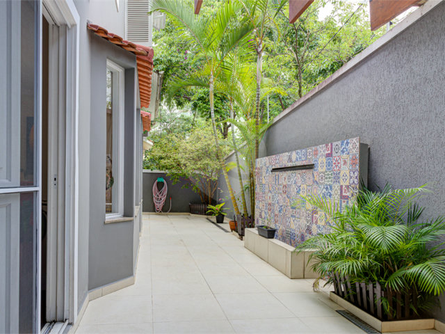 Casa à venda com 4 quartos, sendo 2 suítes,  no condomínio Vila dos Ipês, São Paulo - SP