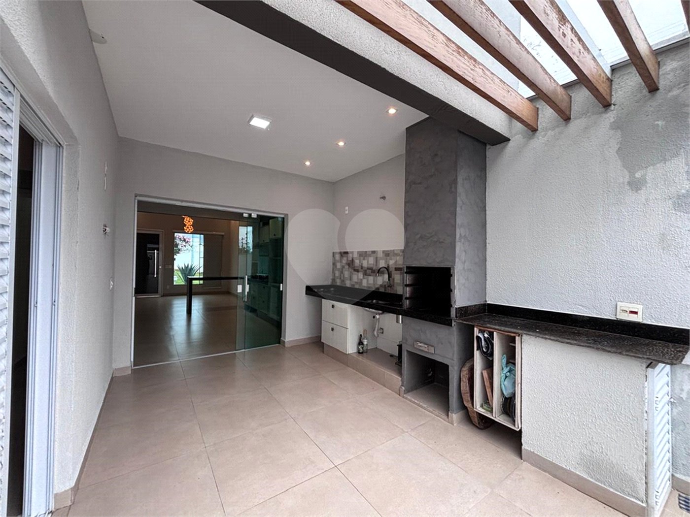 Casa à venda com 2 quartos, sendo 1 suíte, no condomínio Terras de São Francisco, Sorocaba - SP