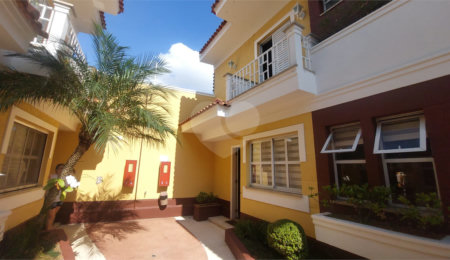 Casa para alugar com 3 quartos, sendo 1 suíte, no condomínio Santanna, São Paulo - SP