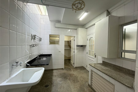 Casa para alugar com 4 quartos, sendo 2 suítes, no condomínio Porto Fino, São Paulo - SP