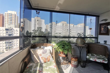 Apartamento à venda com 3 quartos, sendo 1 suíte, em Vila Andrade, São Paulo, SP
